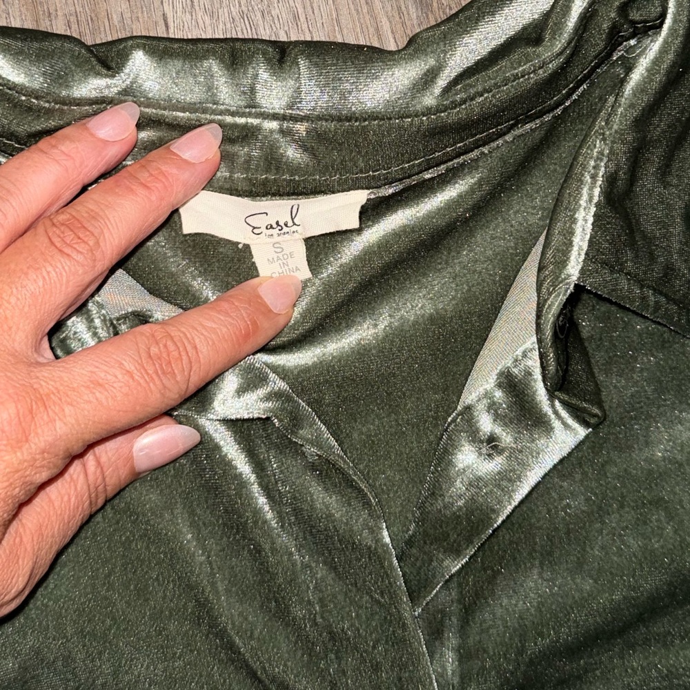 Easel • Moss Green Velvet Button Down Shirt - Picture 4 of 9